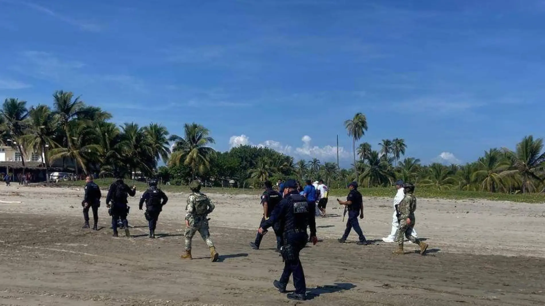 Elementos de seguridad pública en la playa